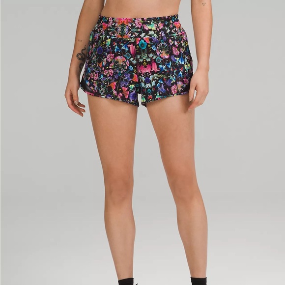 Lululemon Hotty Hot High-Rise Lined Short 2.5" - Picture 1 of 4